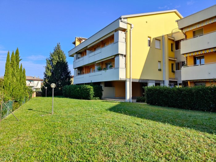 via Este , 23 - Udine (UD
)