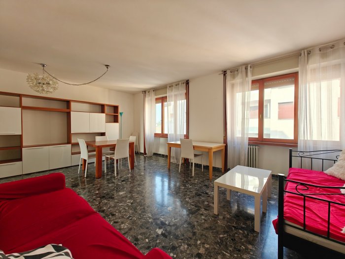 via Santa Chiara , 2 - Udine (UD
)